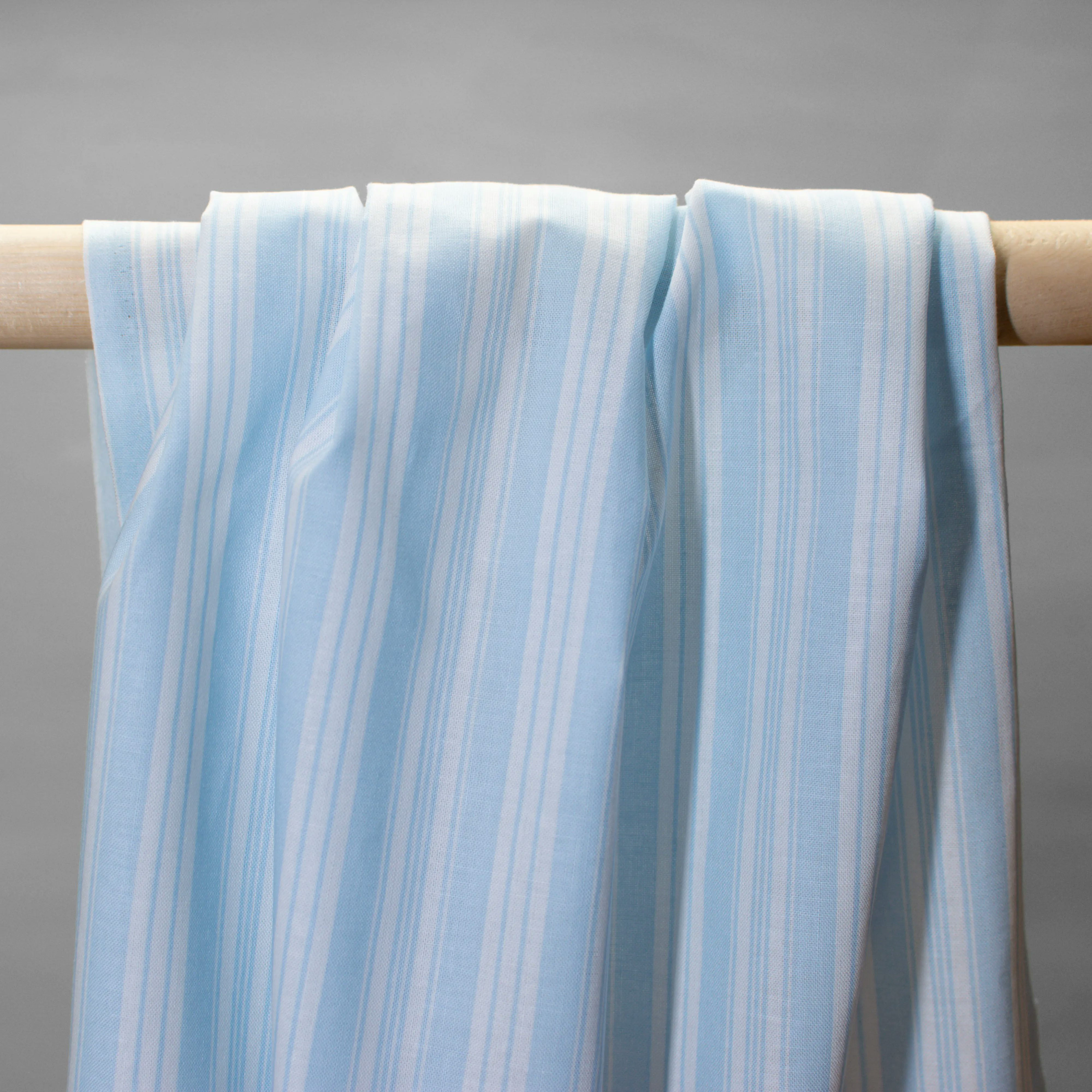 Muster: Baumwolle - Batist - Streifen himmelblau
