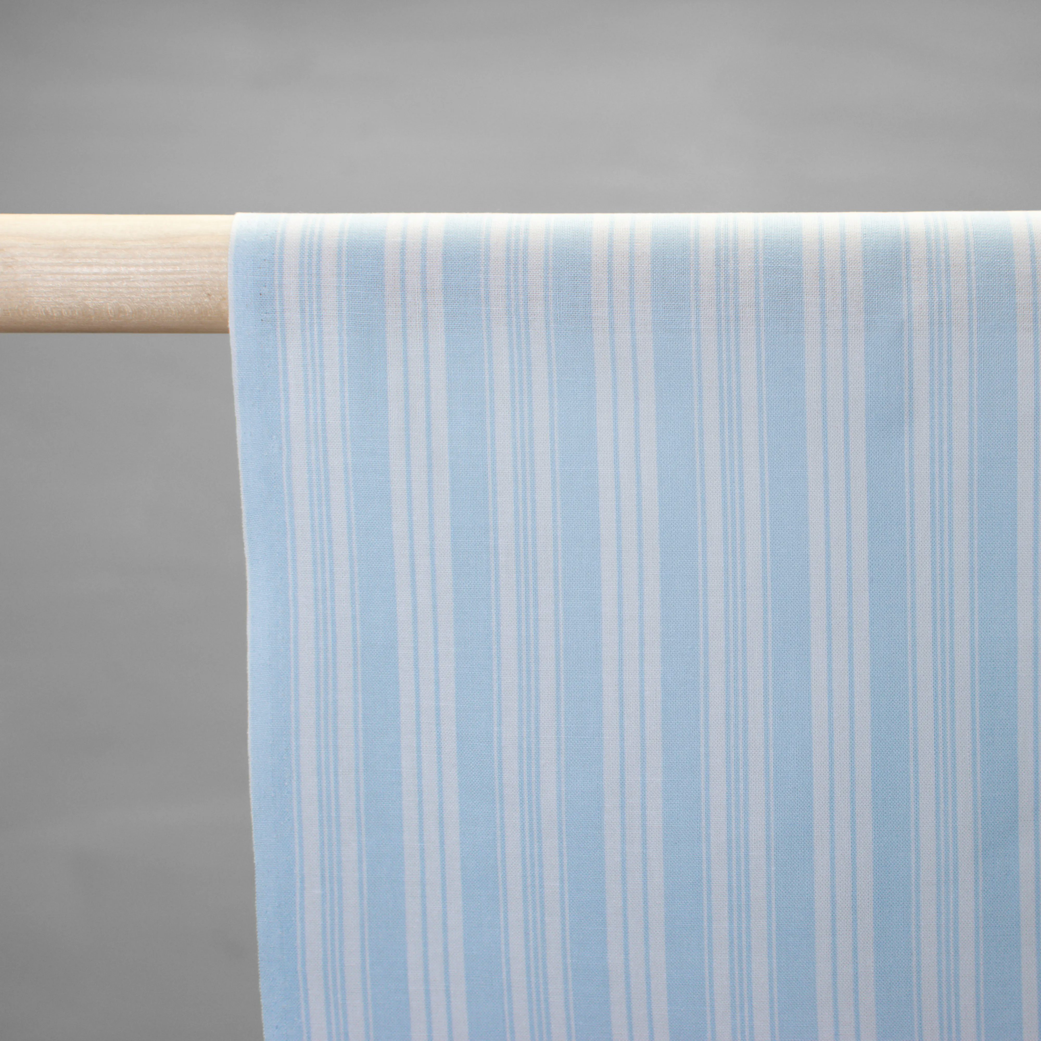 Muster: Baumwolle - Batist - Streifen himmelblau